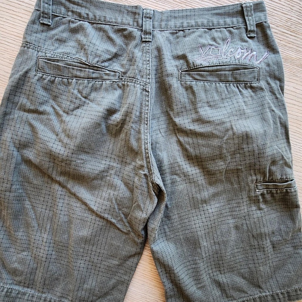 Vtg Volcom Skate Shorts Grid Embroidered Logo Y2K streetwear Skatercore cargo - Picture 8 of 11